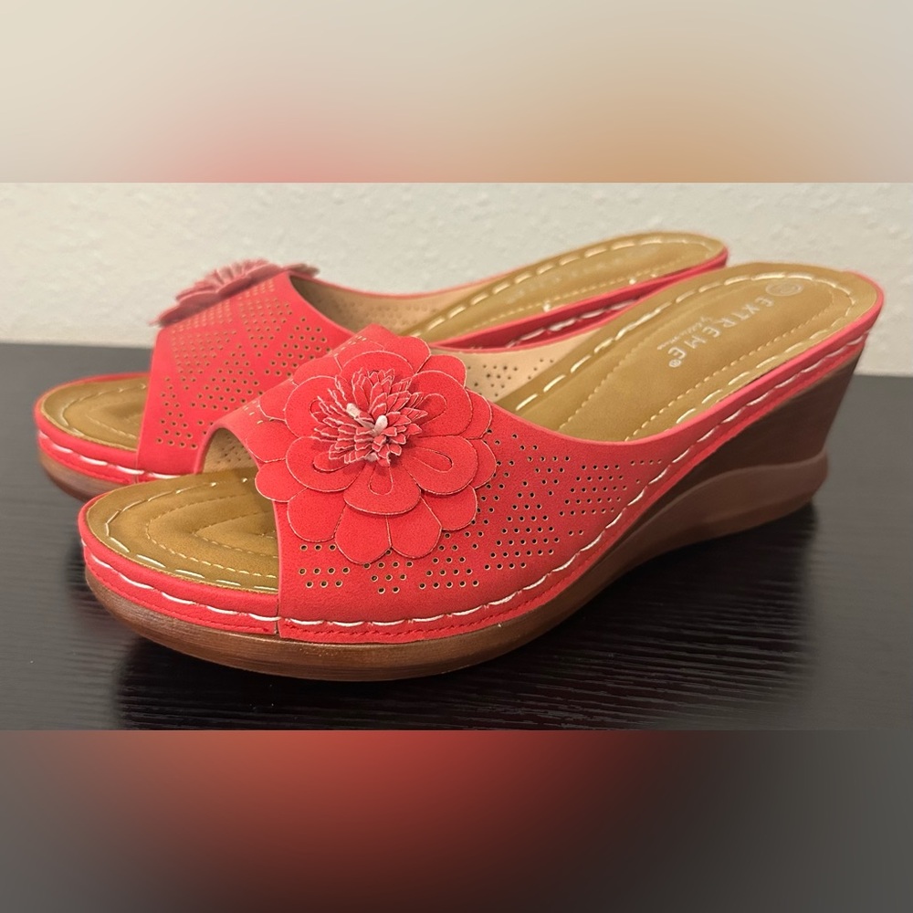 Extreme by Eddie Marc Red Tillie Floral Wedge Sandals NWT Size 10